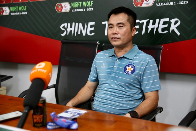 hlv-pham-minh-duc-da-nang-xuong-hang-van-du-suc-thang-hang-v-league-mua-toi